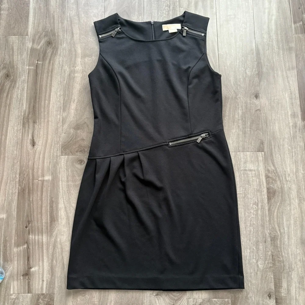 MICHAEL KORS Black Sleeveless Sheath Dress Zipper Detail Pleated Size 8‎